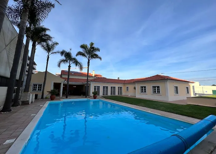 With Palm Tree Heated Pool São Martinho do Porto