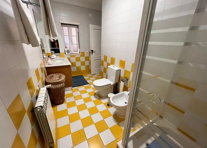 With Palm Tree Heated Pool Bed and breakfast São Martinho do Porto