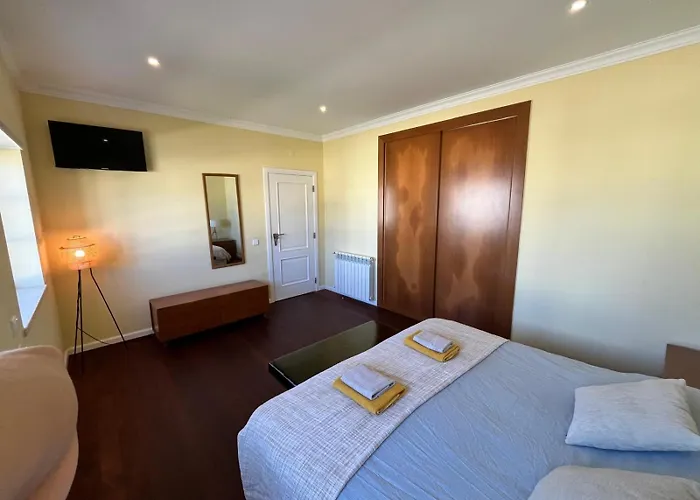 With Palm Tree Heated Pool Bed and breakfast São Martinho do Porto