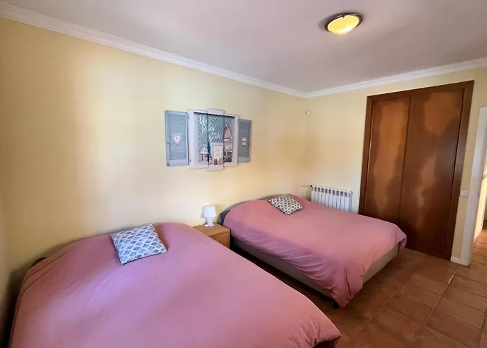 Bed and breakfast With Palm Tree Heated Pool São Martinho do Porto